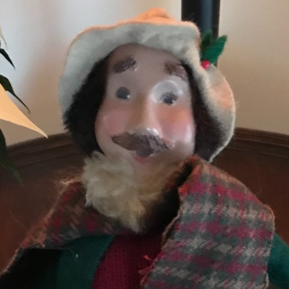 Byers Choice Man Carrying Garland